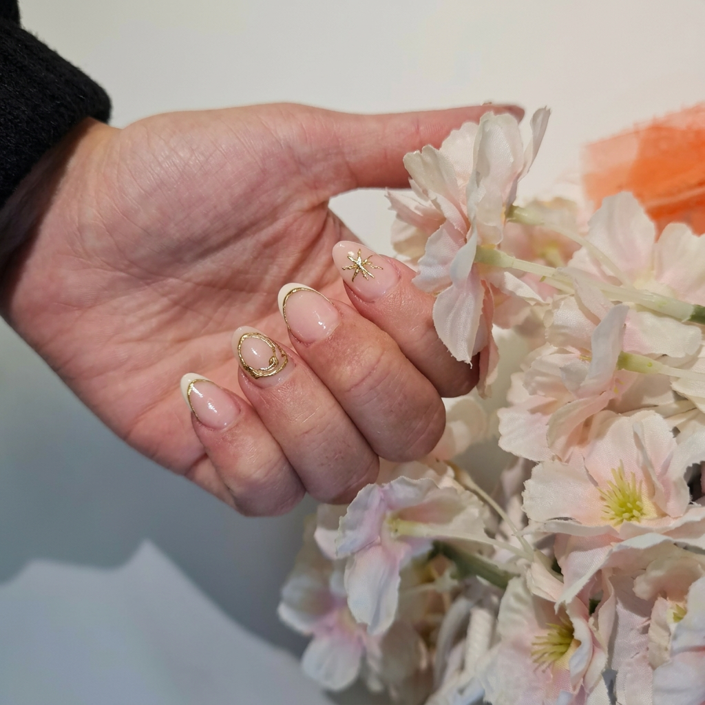 Floral manicure